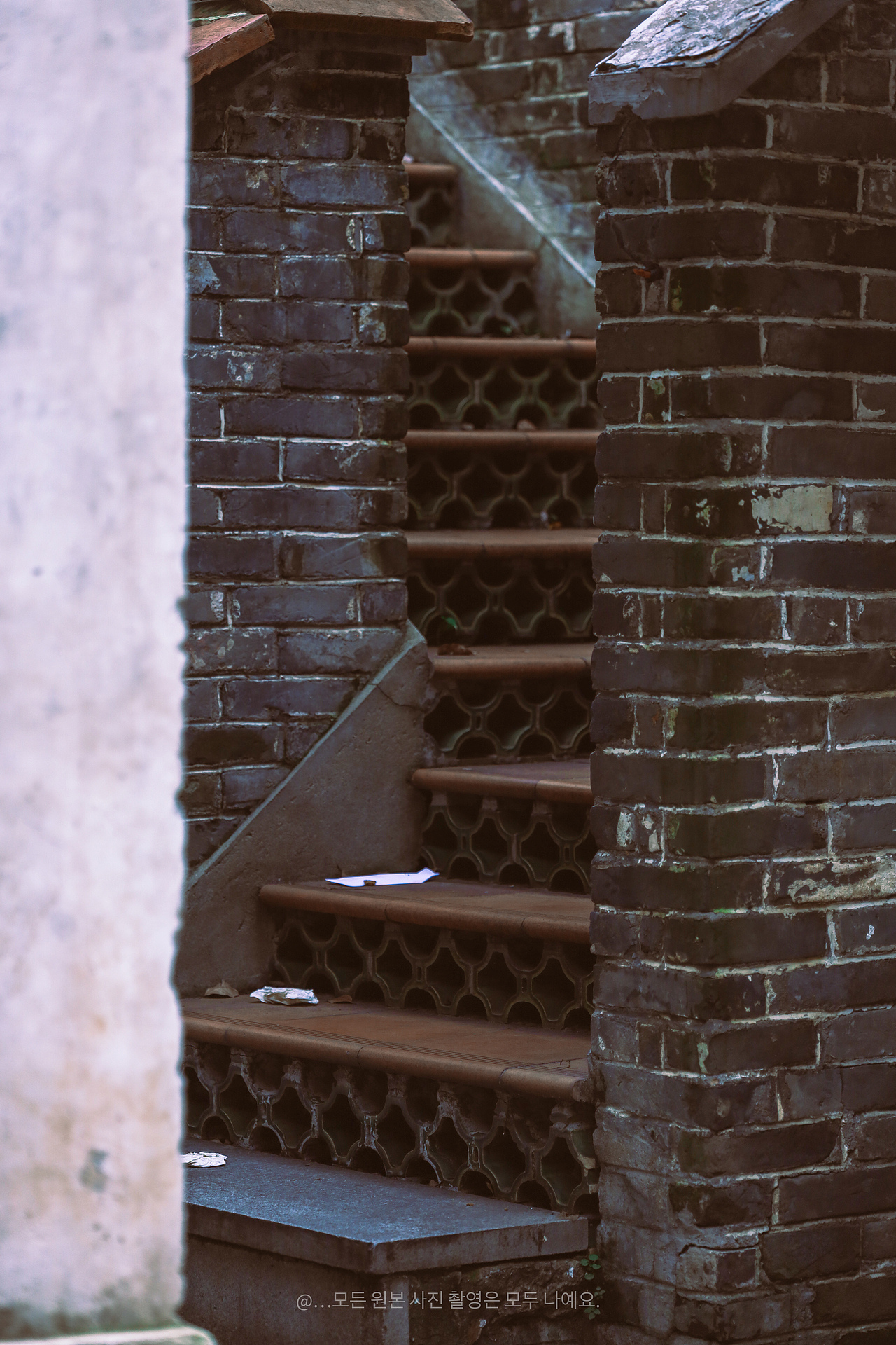 打卡岭南天地：竹椅叠趣、清泉灵动，邂逅岭南风情（图ZMzkyNjI2MDA0） - 风光摄影 - 站酷设计师无声无故原创素材 - 站酷ZCOOL