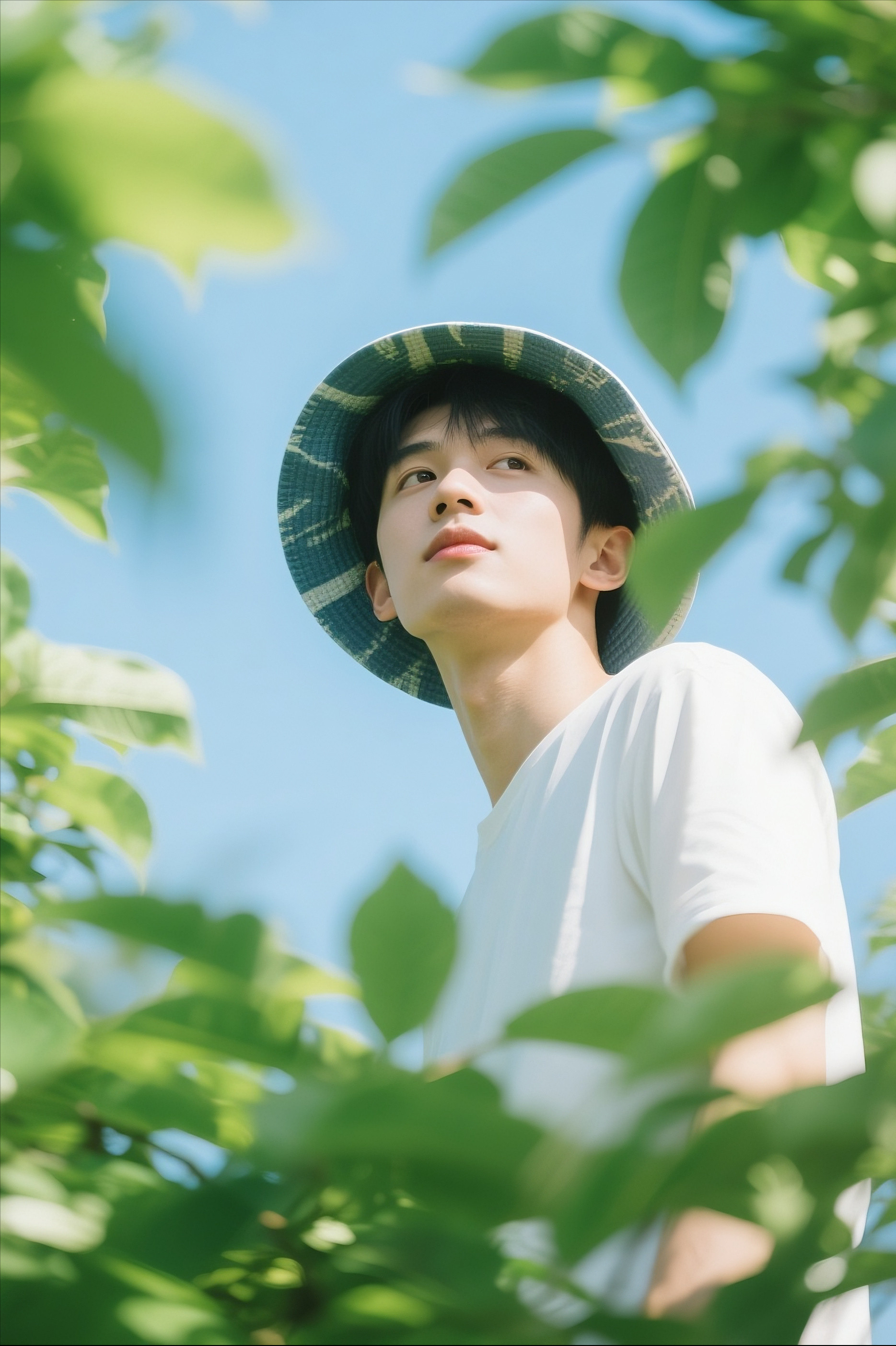 受够夏季脸油的男士快来看!2025年这些男士控油洗面奶陪你清爽一夏