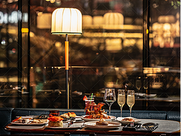 双子塔下夜景氛围感美食拍摄