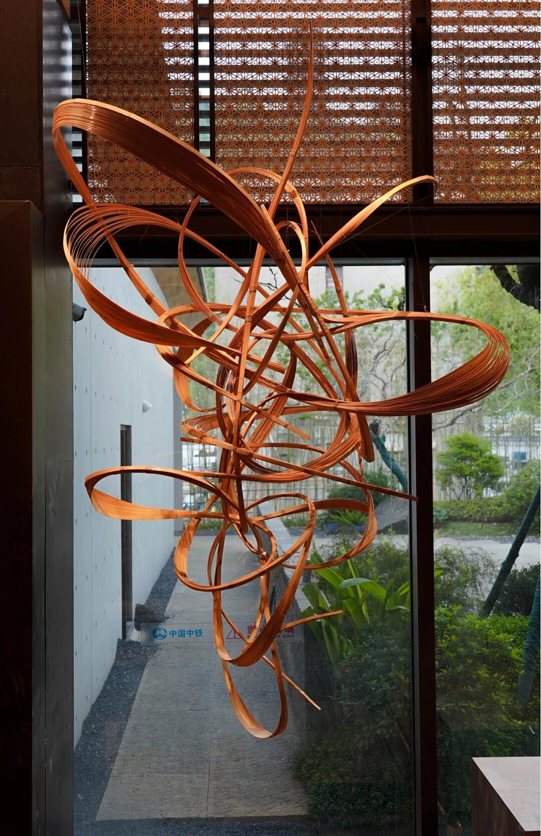 用竹书写禅意，风和雾的轨迹 | 酒店装置艺术（图ZMzkyNzU4MzA4） - 商业空间设计 - 站酷设计师迷路桃装置艺术原创素材 - 站酷ZCOOL