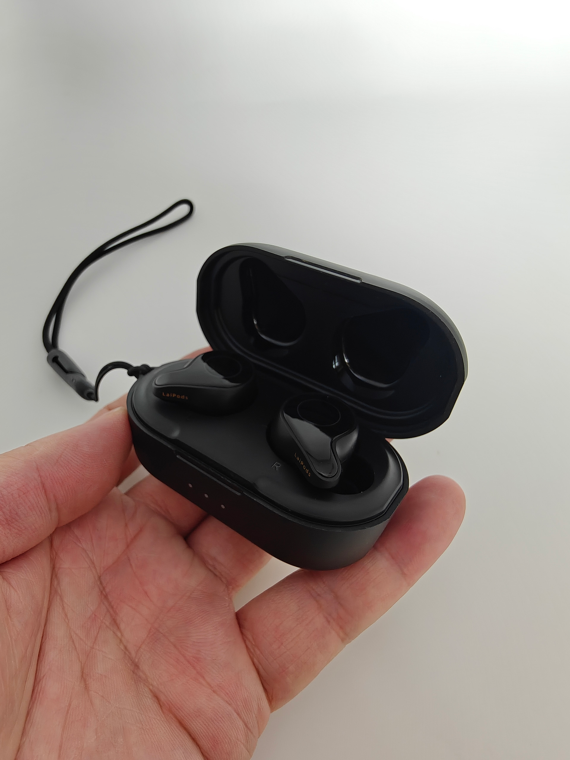 2025年蓝牙耳机发烧友指南：三款「独占性」旗舰横评与选购逻辑！