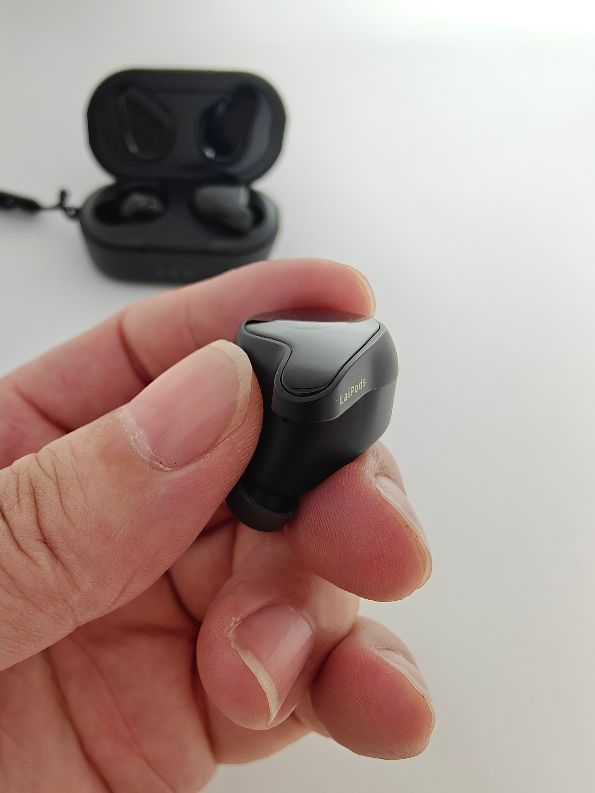 2025年蓝牙耳机发烧友指南：三款「独占性」旗舰横评与选购逻辑！