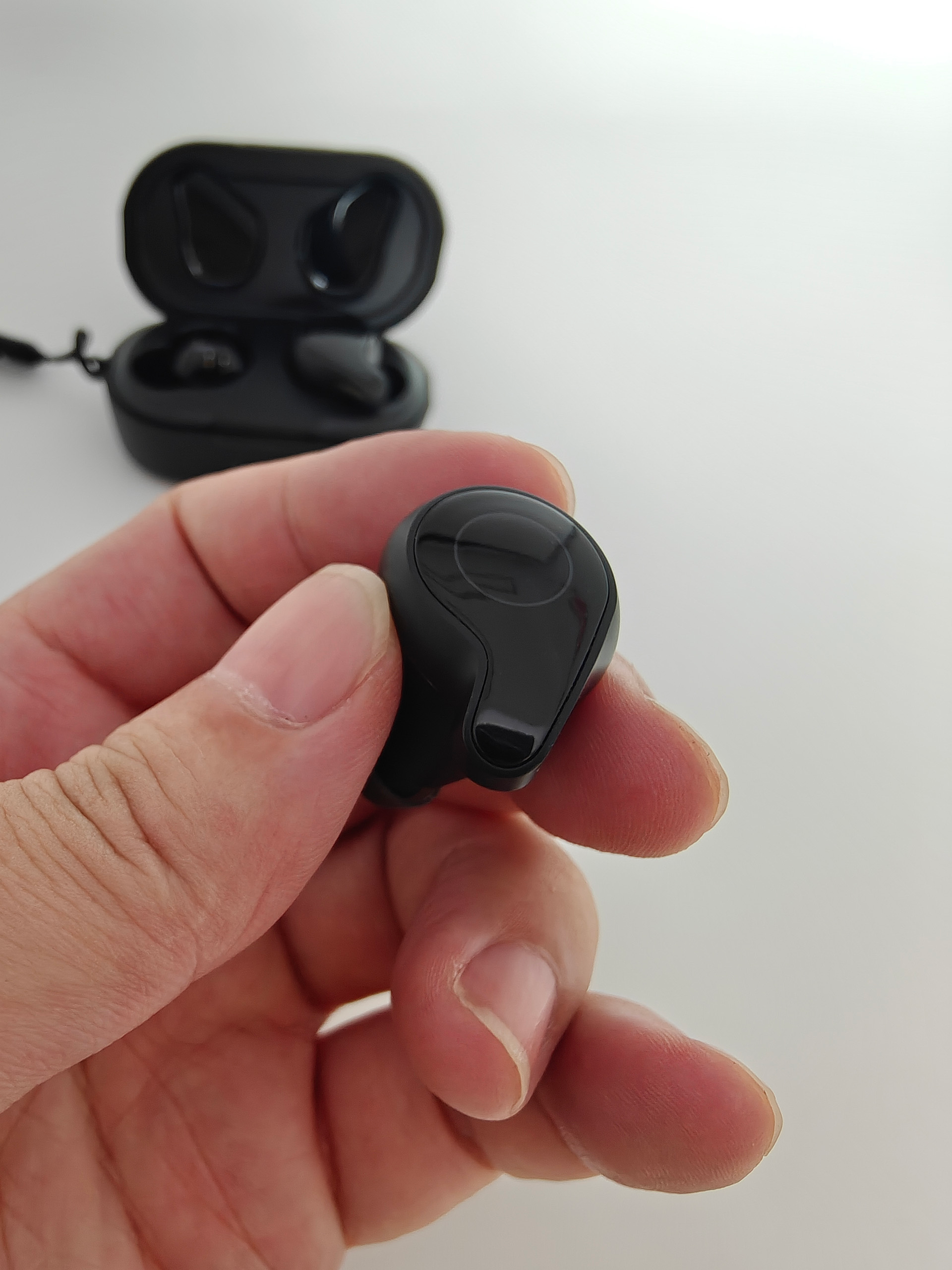 2025年蓝牙耳机发烧友指南：三款「独占性」旗舰横评与选购逻辑！