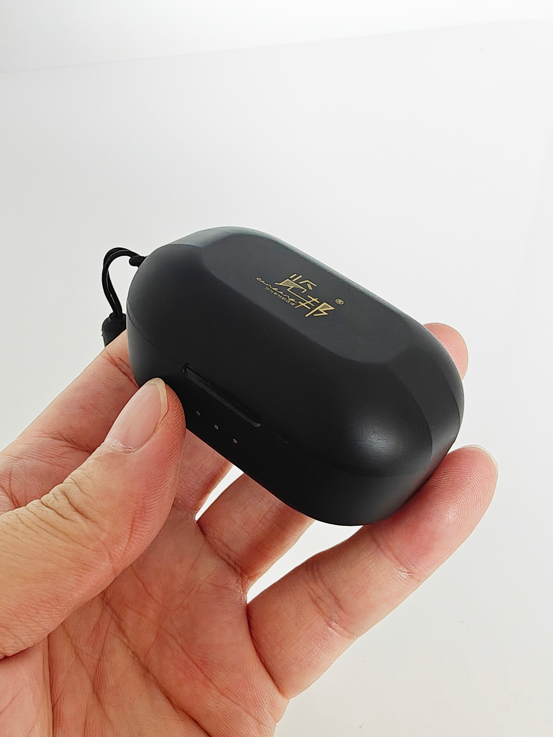 2025年蓝牙耳机发烧友指南：三款「独占性」旗舰横评与选购逻辑！