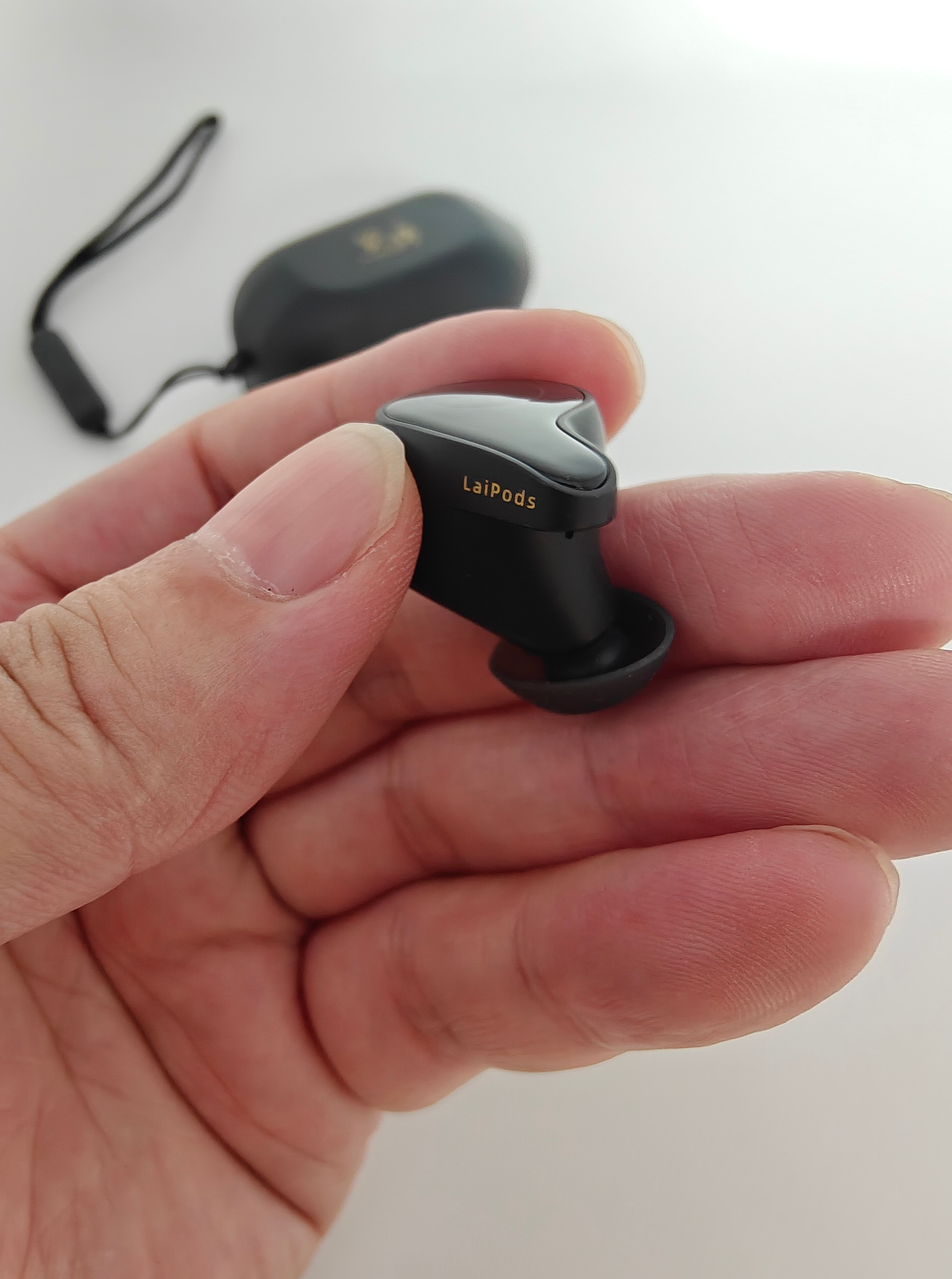 2025年蓝牙耳机发烧友指南：三款「独占性」旗舰横评与选购逻辑！