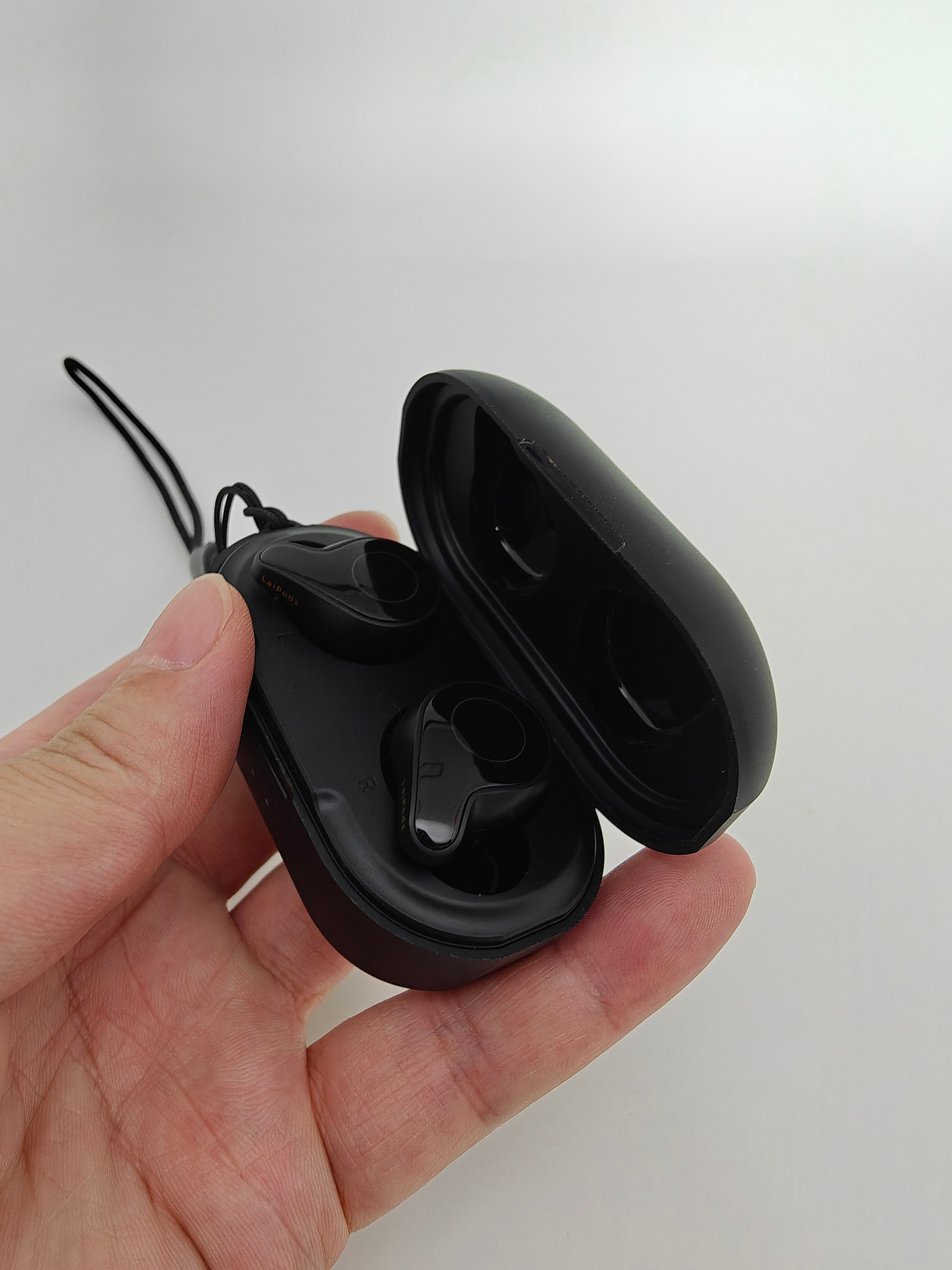 2025年蓝牙耳机发烧友指南：三款「独占性」旗舰横评与选购逻辑！