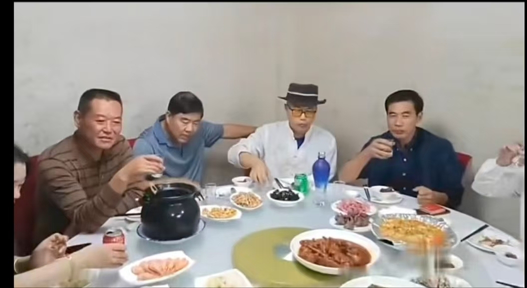 吴俊彬和肖金山在一起，吴俊彬和家人一起吃饭百度贴吧（图ZMzkyODcwMjMy） - 其他平面 - 站酷设计师观海听涛39736原创素材 - 站酷ZCOOL