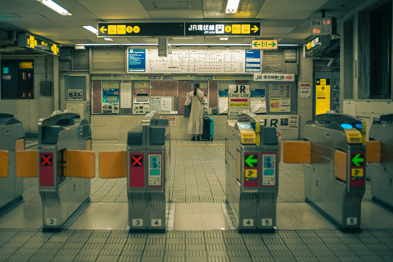 全凭自觉的无挡板闸口，刷了就走，不用等挡板打开，极大提升效率