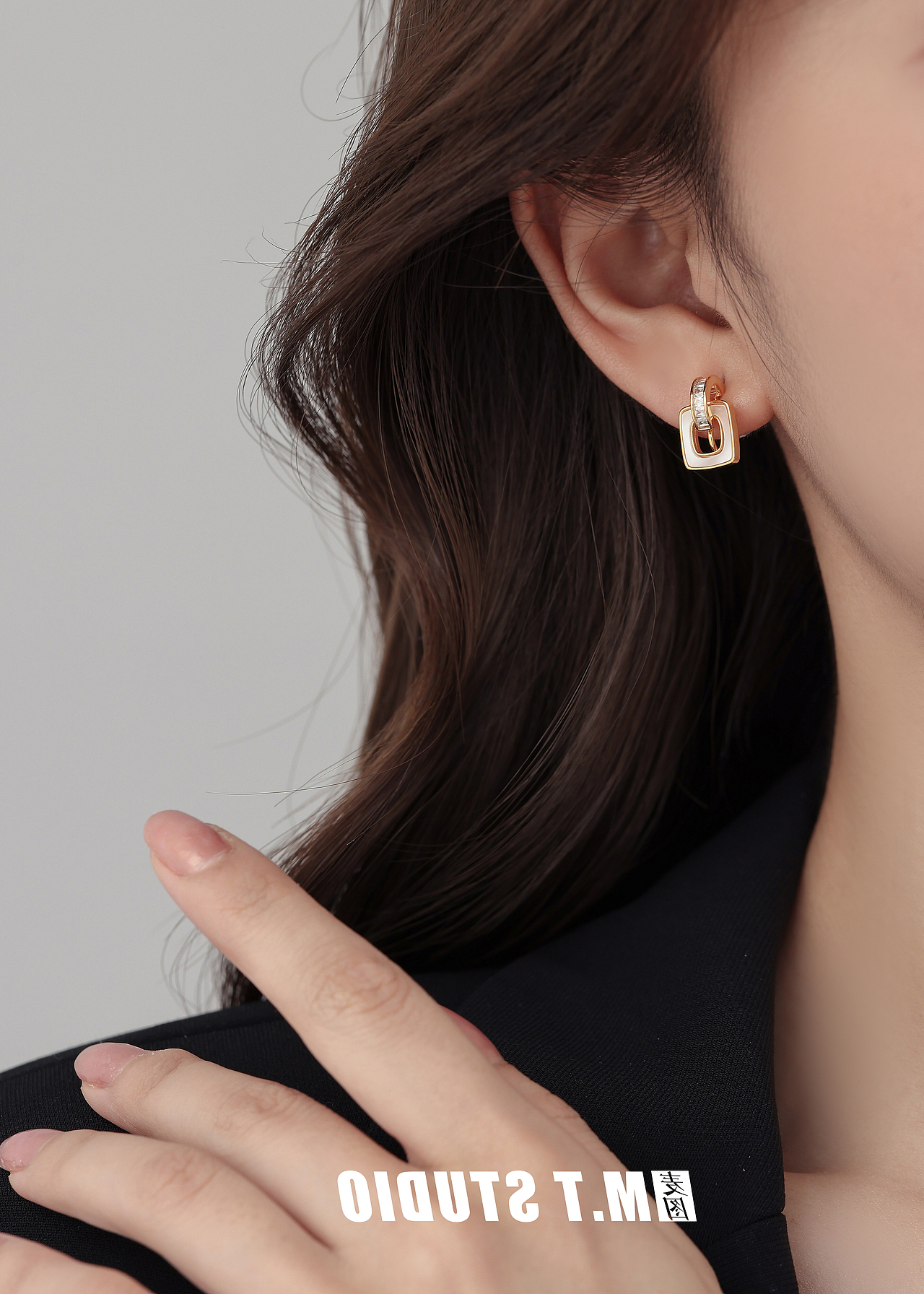 简约饰品耳环拍摄 小众饰品耳钉模特拍照 无头风耳环拍