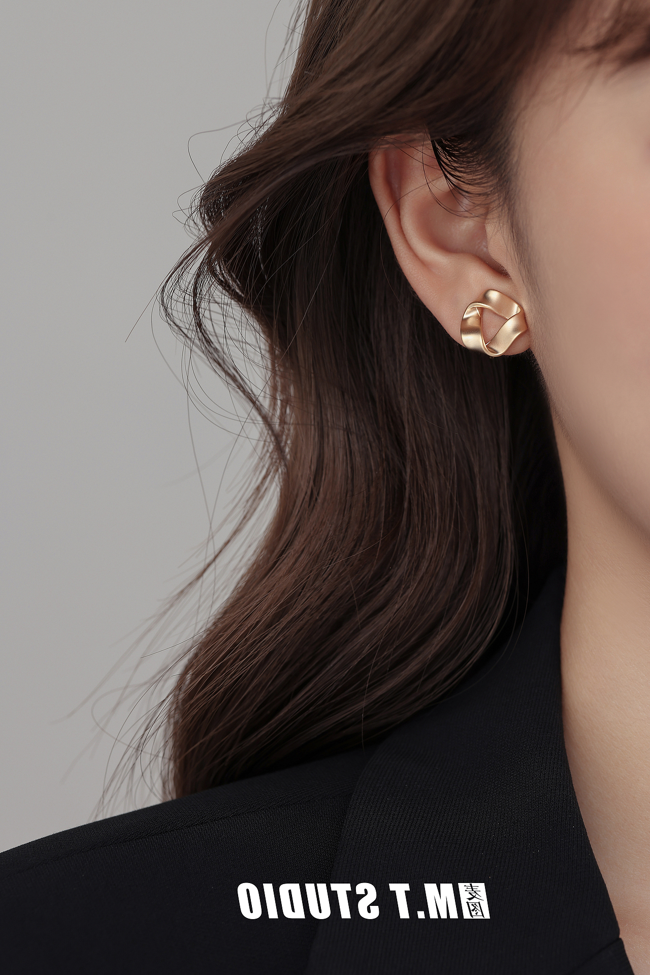 简约饰品耳环拍摄 小众饰品耳钉模特拍照 无头风耳环拍