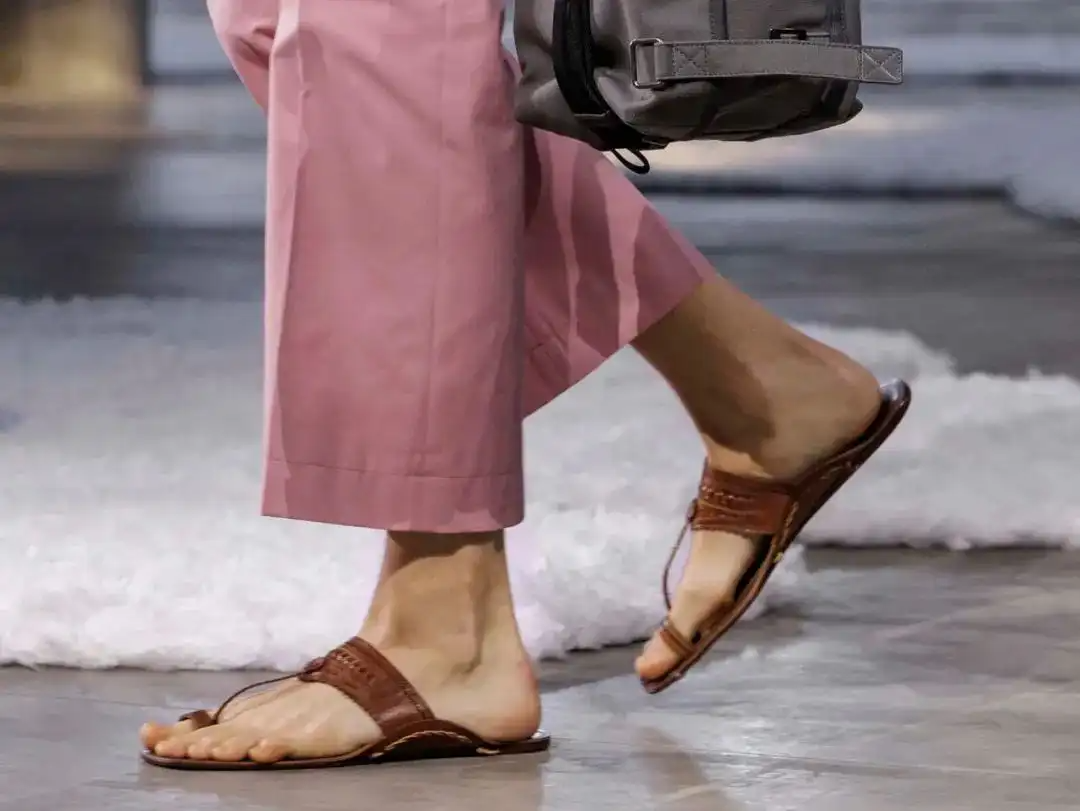 Anna Wintour正式离任《Vogue》主编/Prada陷文化挪用风波/Tokyo TDC 2024-2025 开幕（图ZMTUxNDExMTI=） - 资讯 - 站酷设计师站酷资讯原创素材 - 站酷ZCOOL