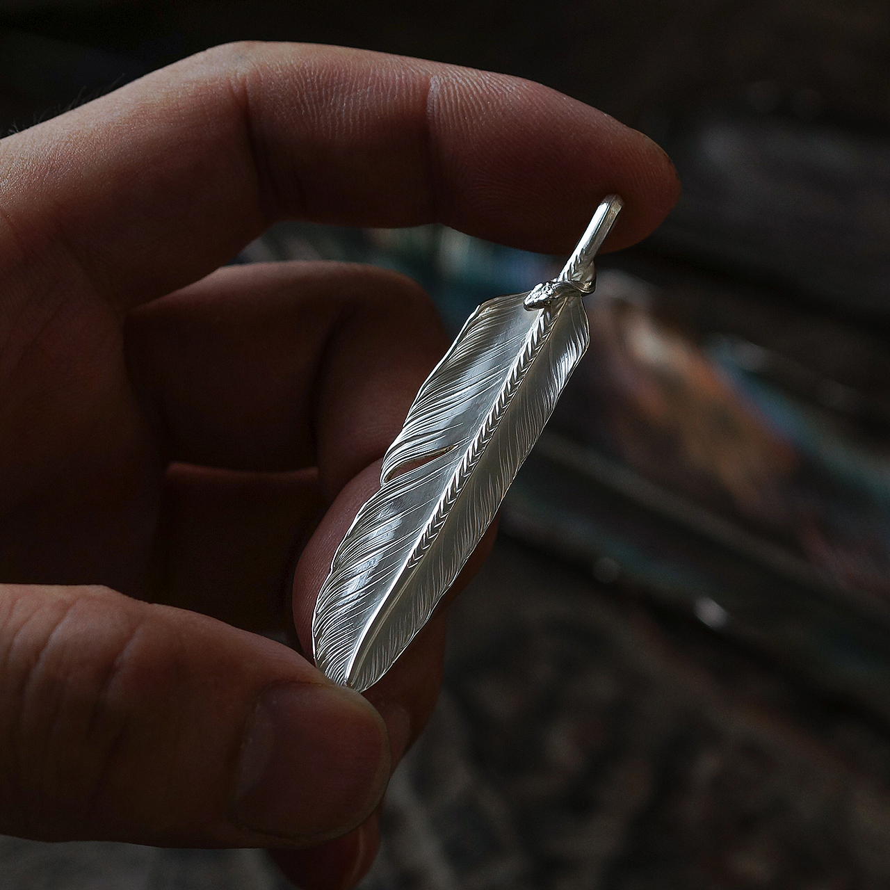 翎蛇鹰羽,神秘交织的守护吊坠