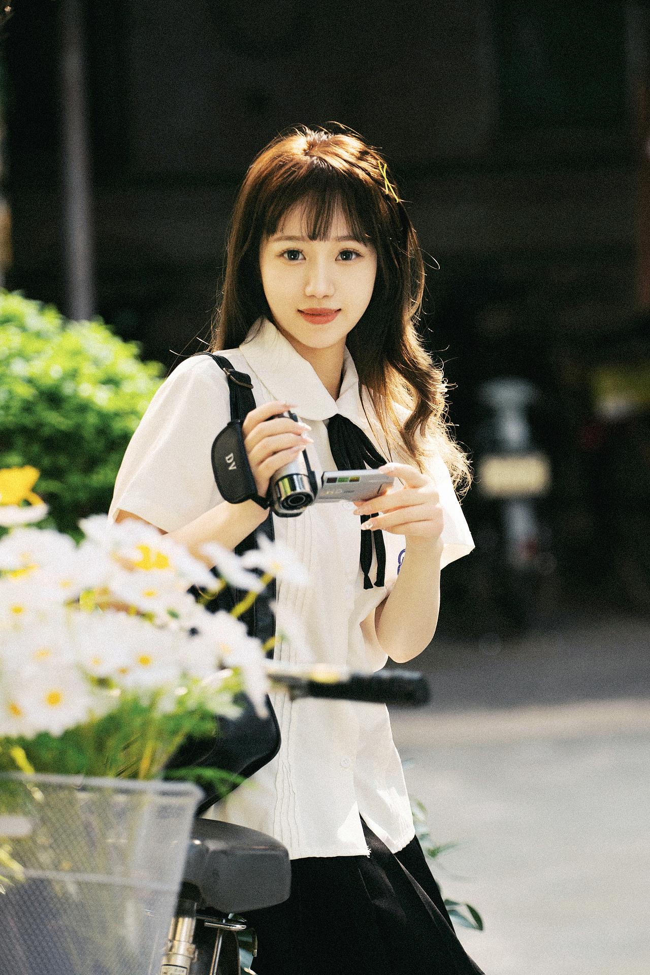 校服写真 青春纪念册 仿胶片风 胶片感写真 📷胶片（图ZMzkzMjAxMDIw） - 人像摄影 - 站酷设计师深圳女摄LUMIN原创素材 - 站酷ZCOOL