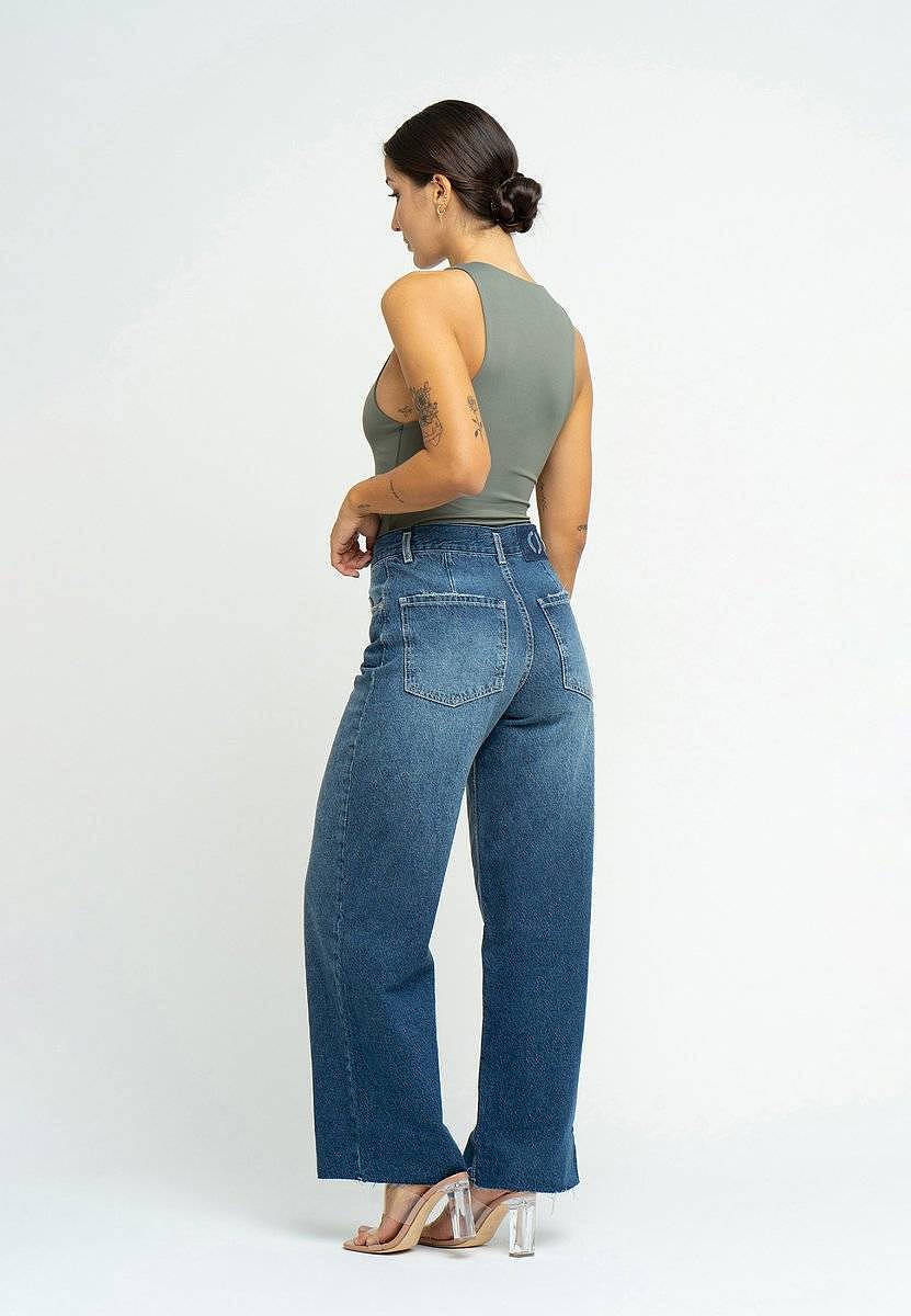 外模拍摄｜时尚阔腿牛仔裤 ✖️ ZHIMEI PHOTO（图ZMzkzMjE3NTQw） - 时尚/艺术摄影 - 站酷设计师ZHIMEIPHOTO原创素材 - 站酷ZCOOL