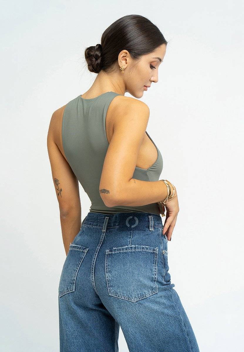 外模拍摄｜时尚阔腿牛仔裤 ✖️ ZHIMEI PHOTO（图ZMzkzMjE3NTQ0） - 时尚/艺术摄影 - 站酷设计师ZHIMEIPHOTO原创素材 - 站酷ZCOOL