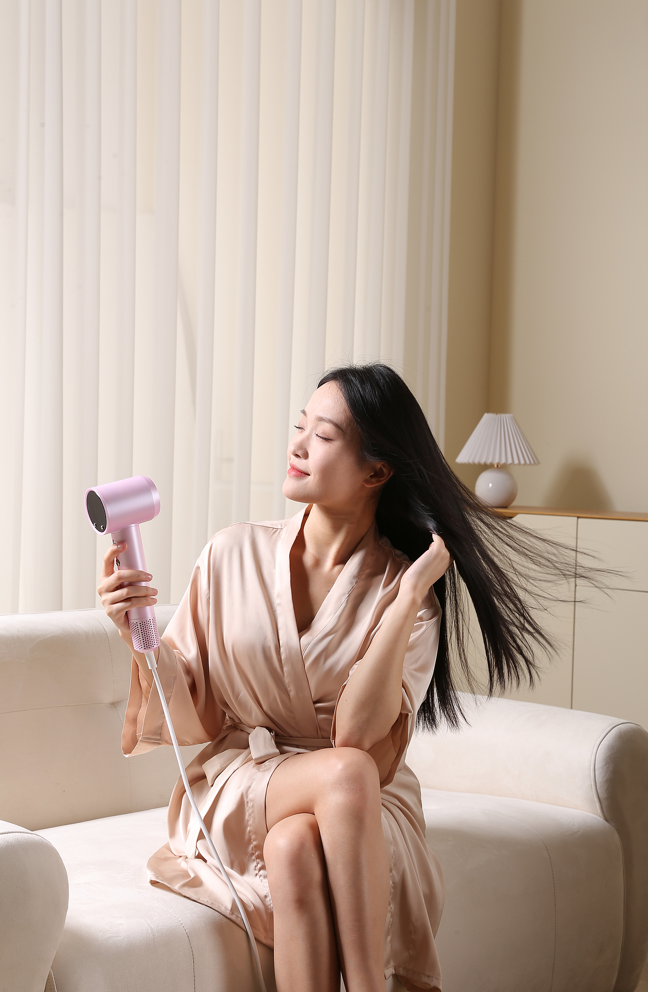 吹风机（图片为天猫详情图 视频是亚马逊使用）（图ZMzkzMjQxNzg4） - 人像摄影 - 站酷设计师damontang原创素材 - 站酷ZCOOL