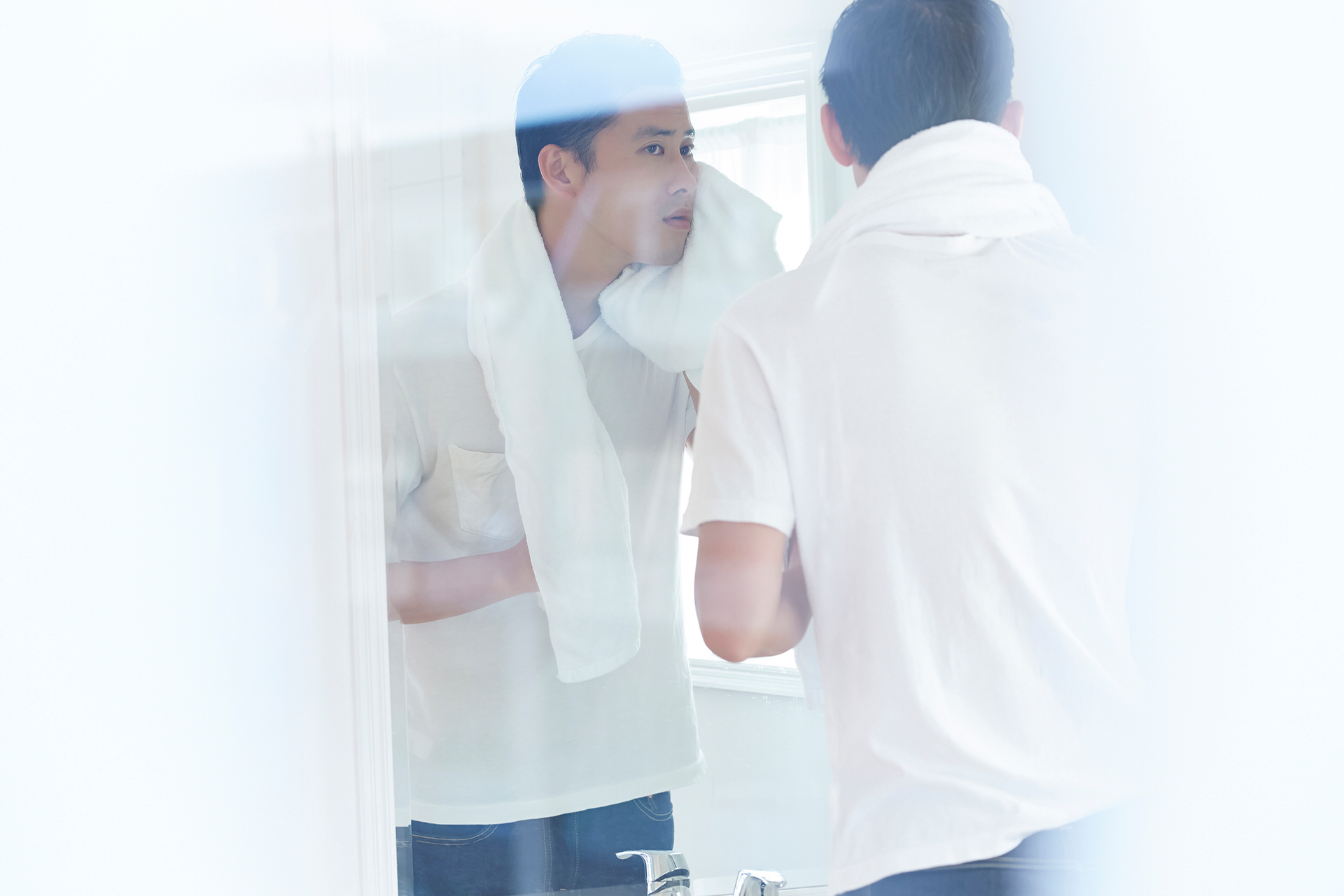 告别“洗后紧绷”!2025年热门男士洁面套装:控油不拔干,抗皱保湿全兼顾