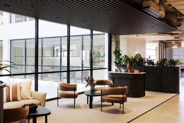 精心设计的照明增强了空间戏剧性 营造低调奢华的整体氛围