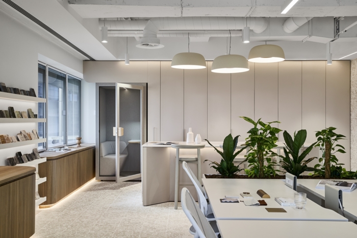 办公室装修采用较浅的色调和开放感 以鼓励创造力和协作