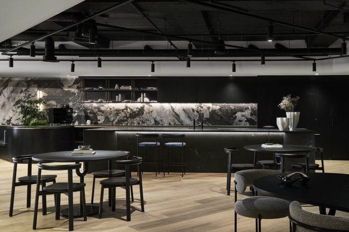 办公室装修采用较浅的色调和开放感 以鼓励创造力和协作