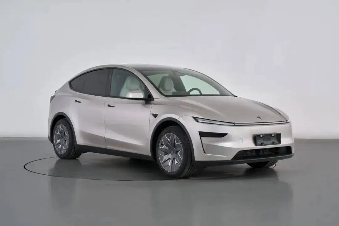 iPhone 17全系颜色疑似曝光/路虎发布新LOGO/加长版 Model Y 正式亮相（图ZMTUxNTg0MzI=） - 教程 - 站酷设计师站酷资讯原创素材 - 站酷ZCOOL