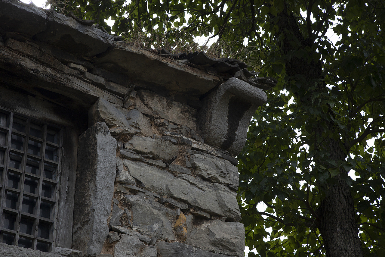 大别山里的废弃村落