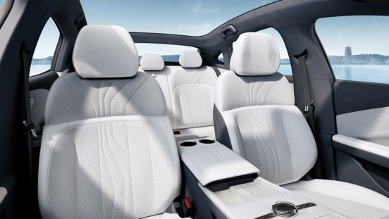 2024国际CMF设计奖-金奖｜吉利银河E8 人文浪漫与科技之美和谐共生