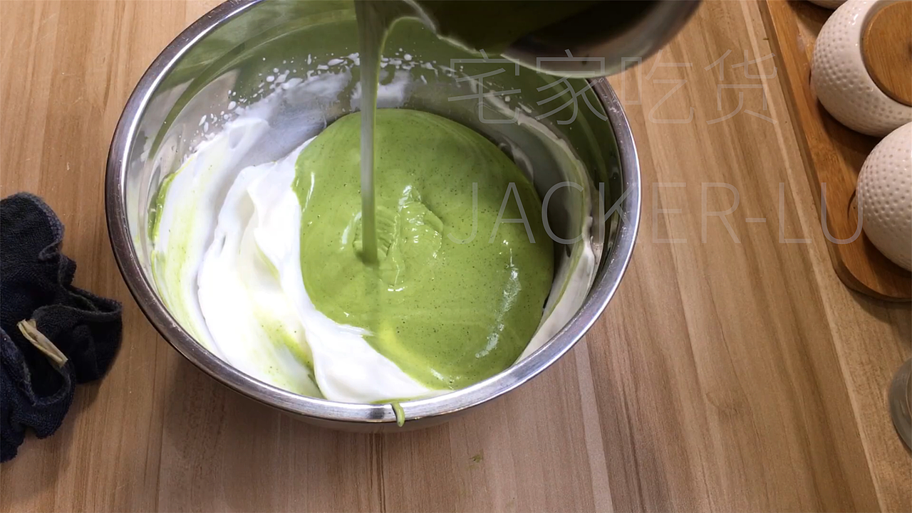 抹茶古早奶酪杯,浓醇奶酪 + 清新抹茶,绵密湿润!