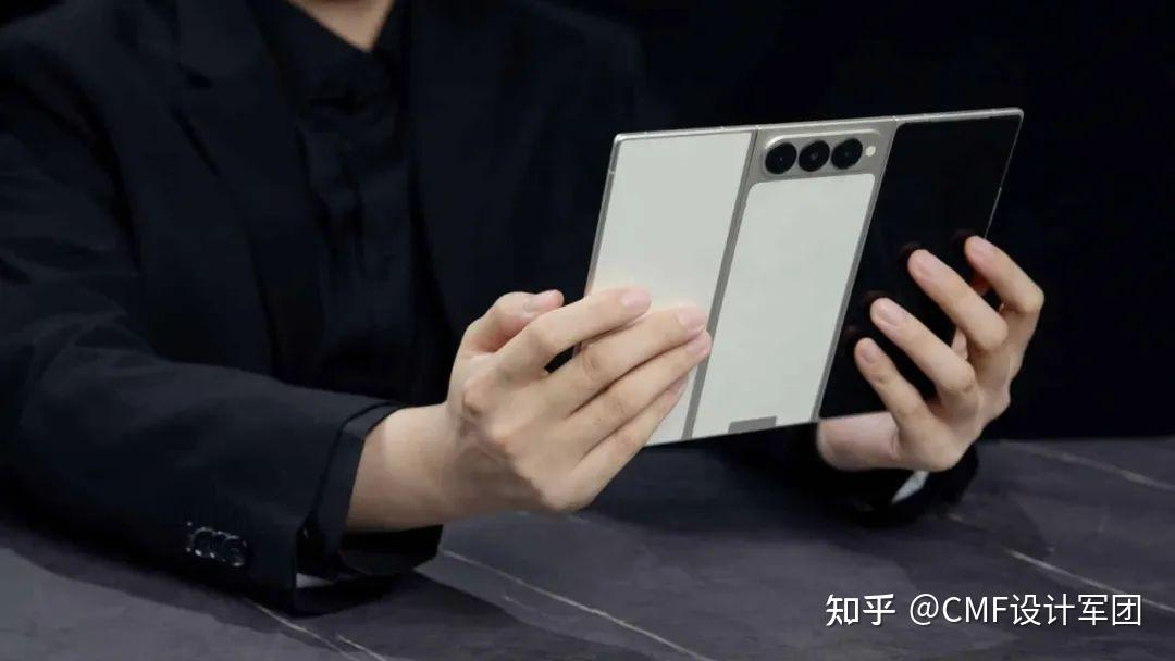 全球最薄三折叠概念手机正式亮相！厚度仅3.49mm，设计解析（图ZMTUxNjk2Mjg=） - 资讯 - 站酷设计师CMF设计军团原创素材 - 站酷ZCOOL