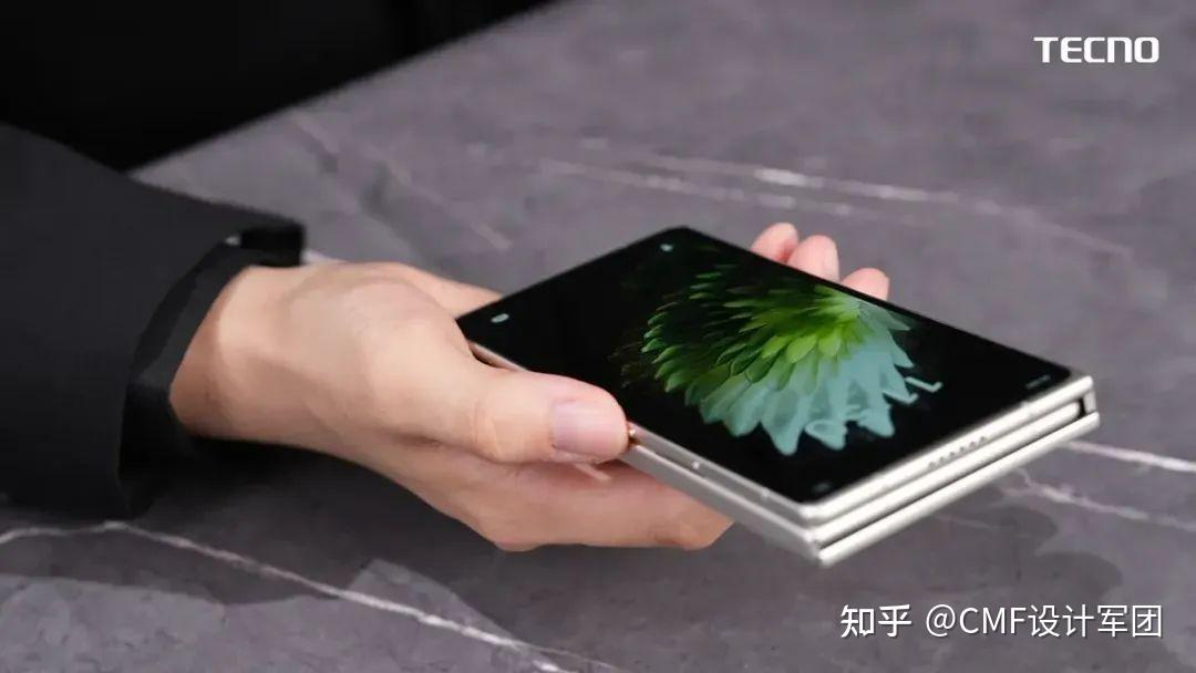 全球最薄三折叠概念手机正式亮相！厚度仅3.49mm，设计解析（图ZMTUxNjk2MzY=） - 资讯 - 站酷设计师CMF设计军团原创素材 - 站酷ZCOOL