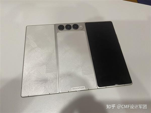 全球最薄三折叠概念手机正式亮相！厚度仅3.49mm，设计解析（图ZMTUxNjk1OTY=） - 资讯 - 站酷设计师CMF设计军团原创素材 - 站酷ZCOOL