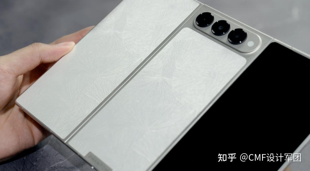 全球最薄三折叠概念手机正式亮相！厚度仅3.49mm，设计解析（图ZMTUxNjk2MjQ=） - 资讯 - 站酷设计师CMF设计军团原创素材 - 站酷ZCOOL