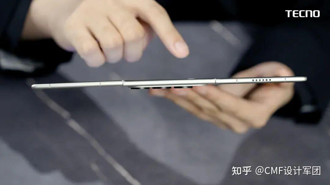 全球最薄三折叠概念手机正式亮相！厚度仅3.49mm，设计解析（图ZMTUxNjk2MDg=） - 资讯 - 站酷设计师CMF设计军团原创素材 - 站酷ZCOOL