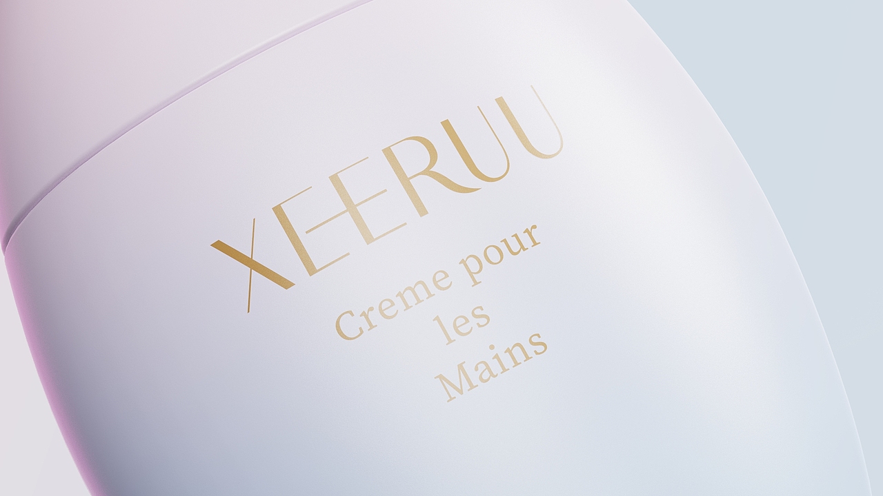 卵型包装 × 粉蓝柔雾:XEERUU护手霜的轻奢视觉塑造