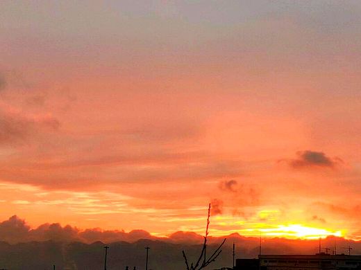 云中漫步:感受轻盈的云层之旅