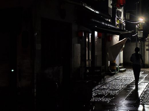 小镇古村·雨后夜晚