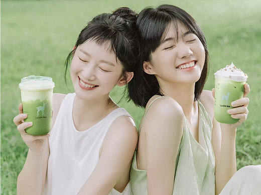 瑞幸咖啡×春生生画｜夏日里「抹茶美学」