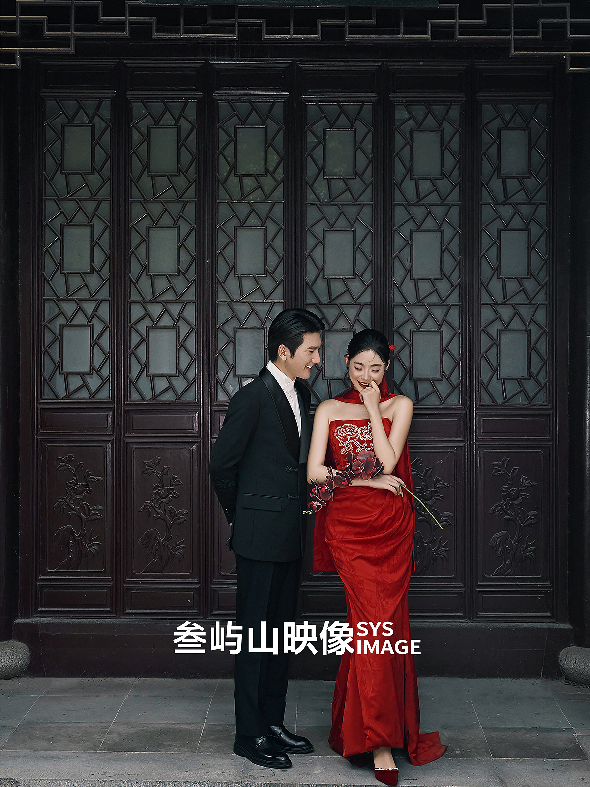 谁懂这种中式美学的魅力啊！园林旗袍婚纱照（图ZMzk0MzgxMDM2） - 婚礼摄影 - 站酷设计师遇见YUJIAN原创素材 - 站酷ZCOOL