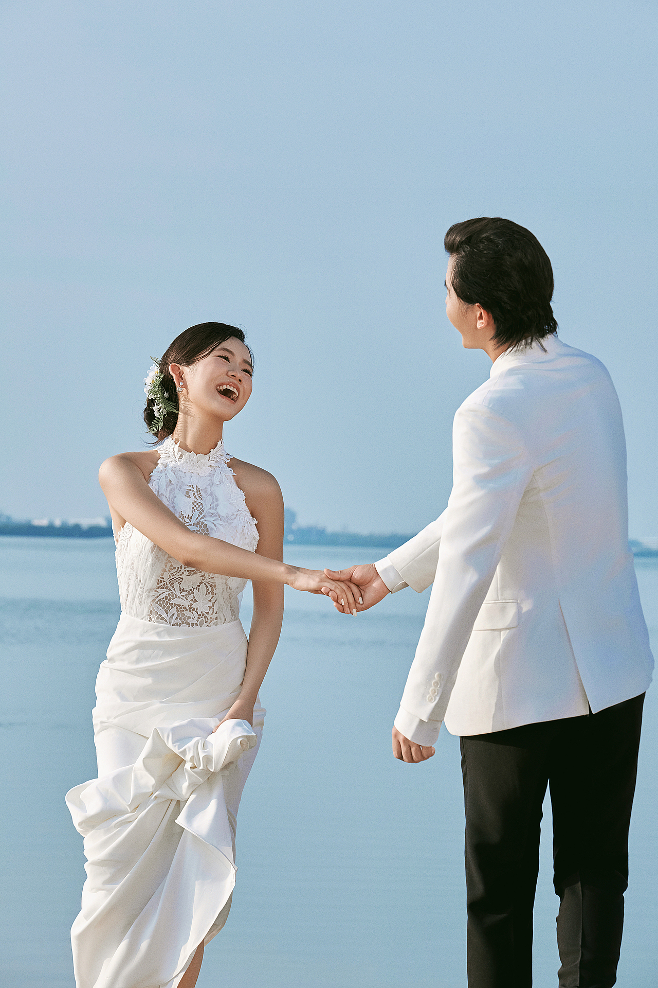 美哭我了😭蓝调海景婚纱照完全不输电影！（图ZMzk0MzgxNjMy） - 婚礼摄影 - 站酷设计师遇见YUJIAN原创素材 - 站酷ZCOOL