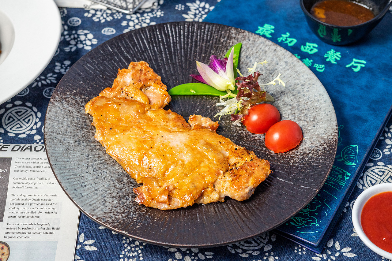 那家湖边西餐厅