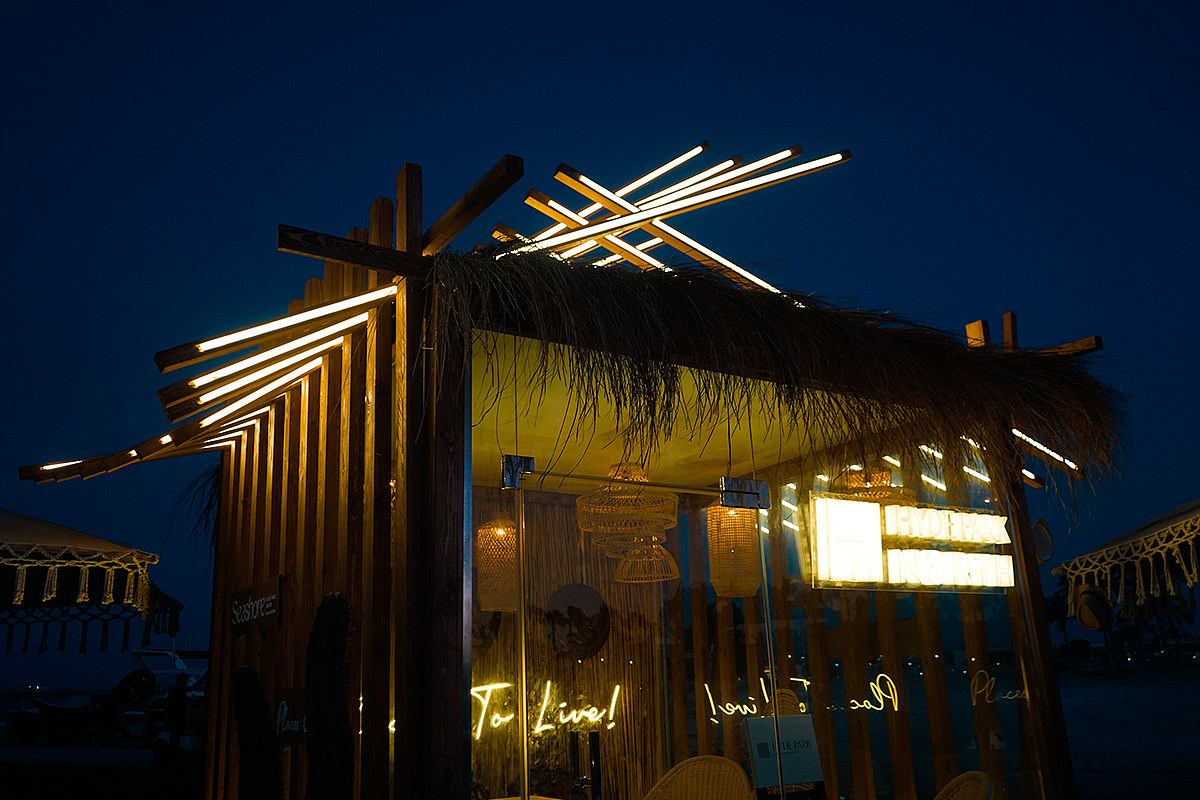 海边草屋美陈 超有氛围的户外露营网红打卡地展陈设计（图ZMzk0NDgzODg4） - 展陈设计 - 站酷设计师WDHAKSHD原创素材 - 站酷ZCOOL