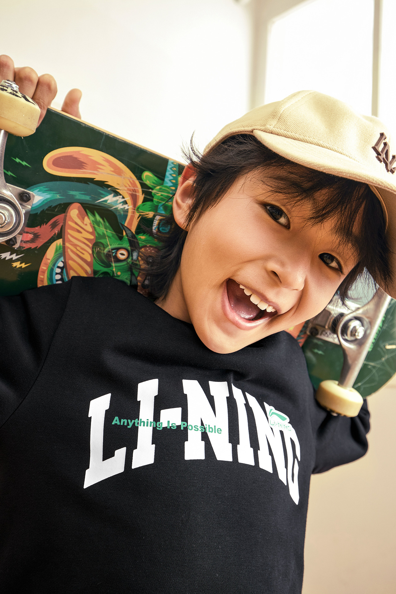 LINING YOUNG喧闹校园