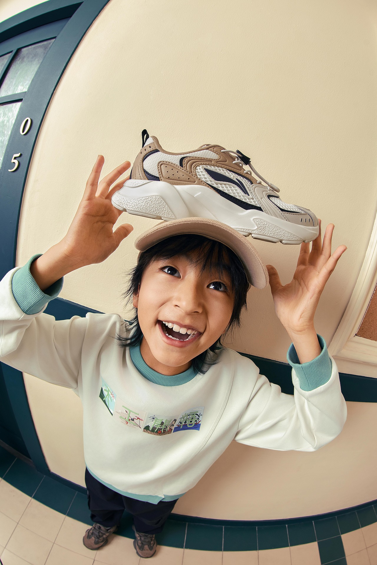 LINING YOUNG喧闹校园