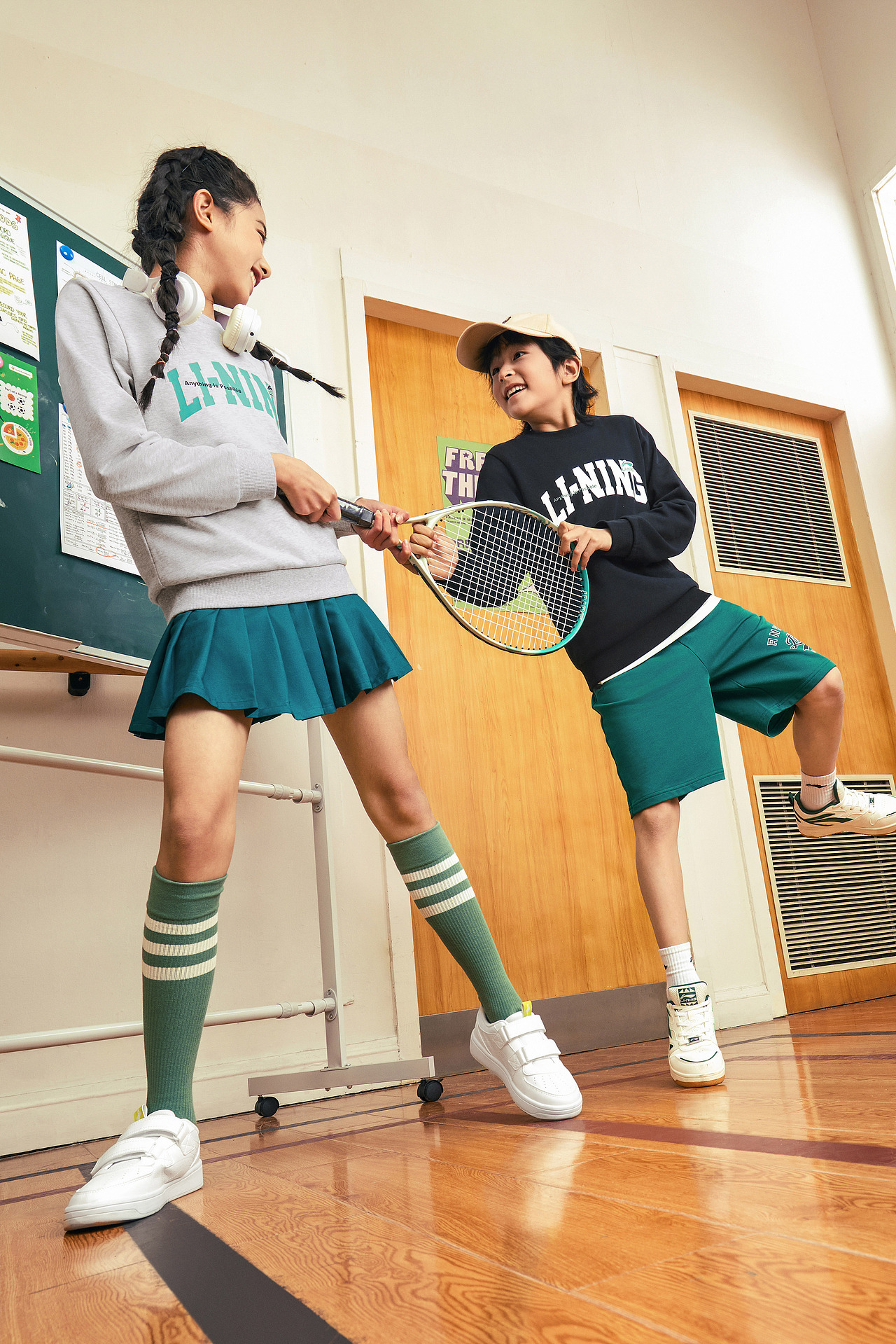 LINING YOUNG喧闹校园