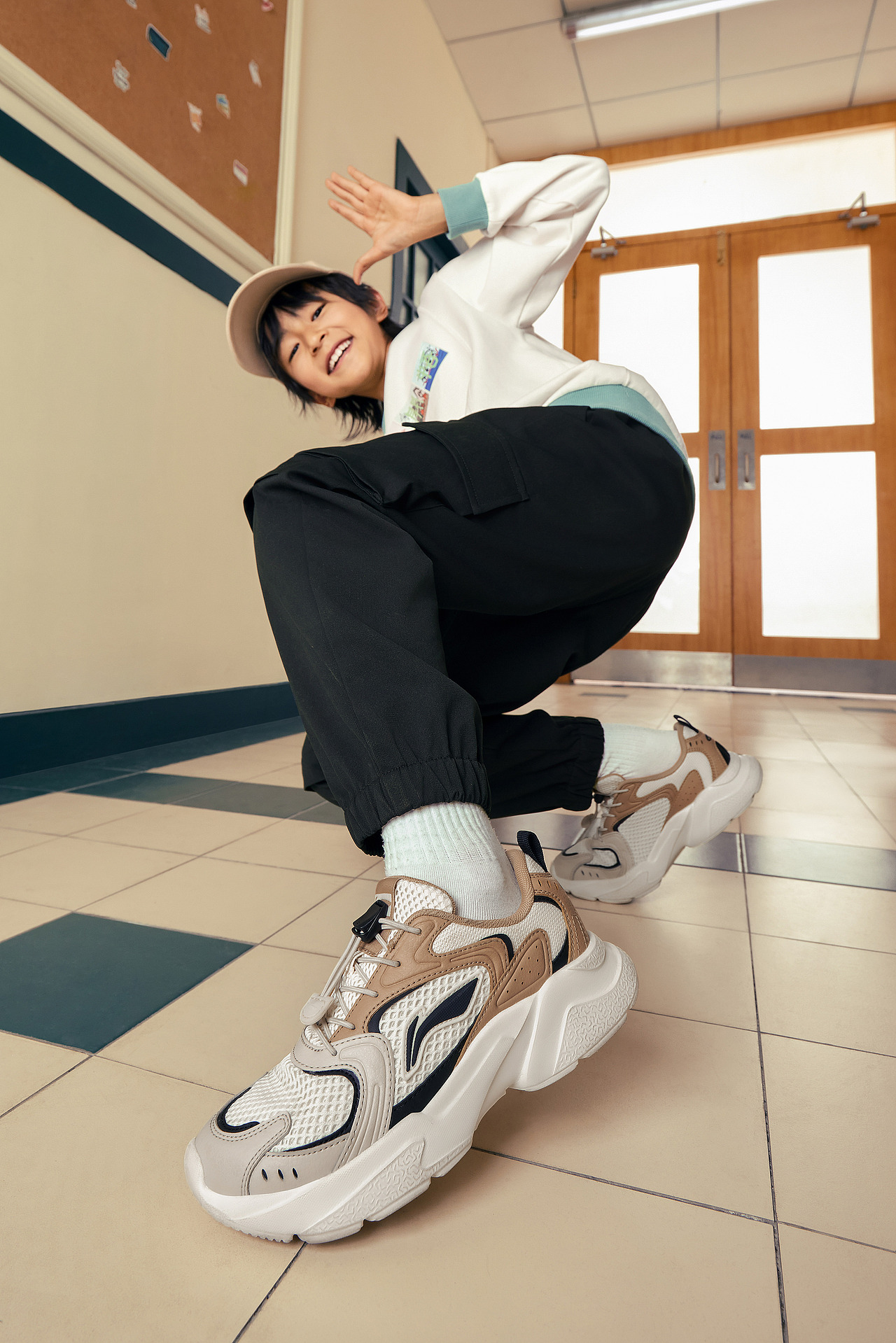 LINING YOUNG喧闹校园