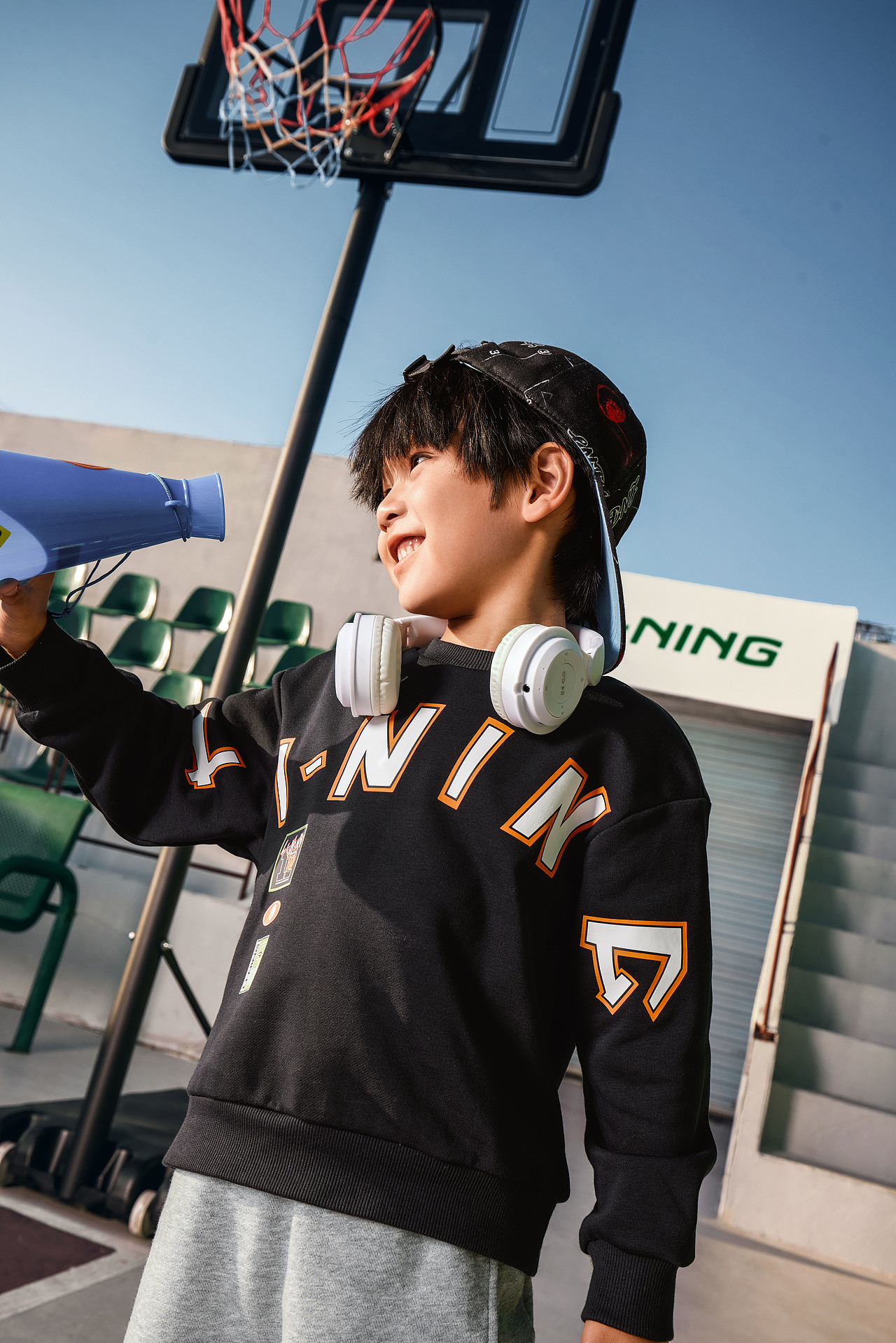 LINING YOUNG火力全开（图ZMzk0NTE1OTcy） - 人像摄影 - 站酷设计师MAXAU区柱江原创素材 - 站酷ZCOOL