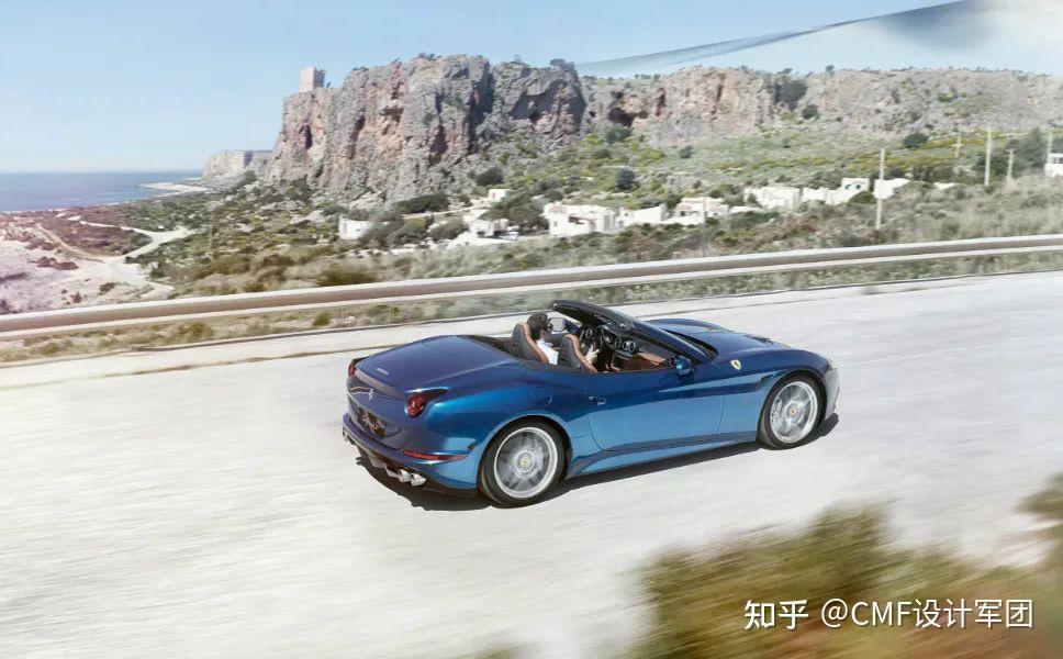 (路上少见的蓝色法拉利)