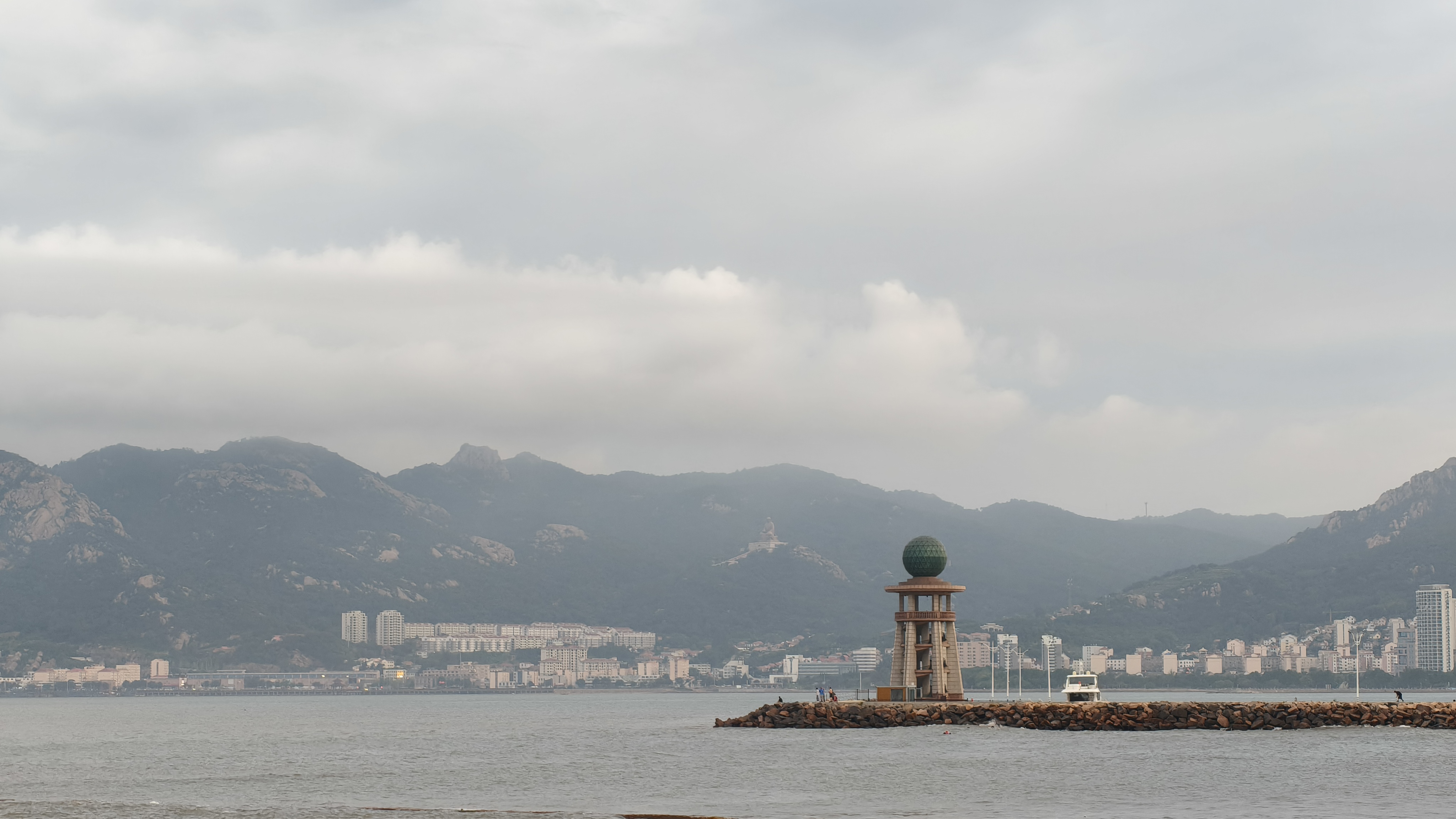 秋日滨海映晚霞