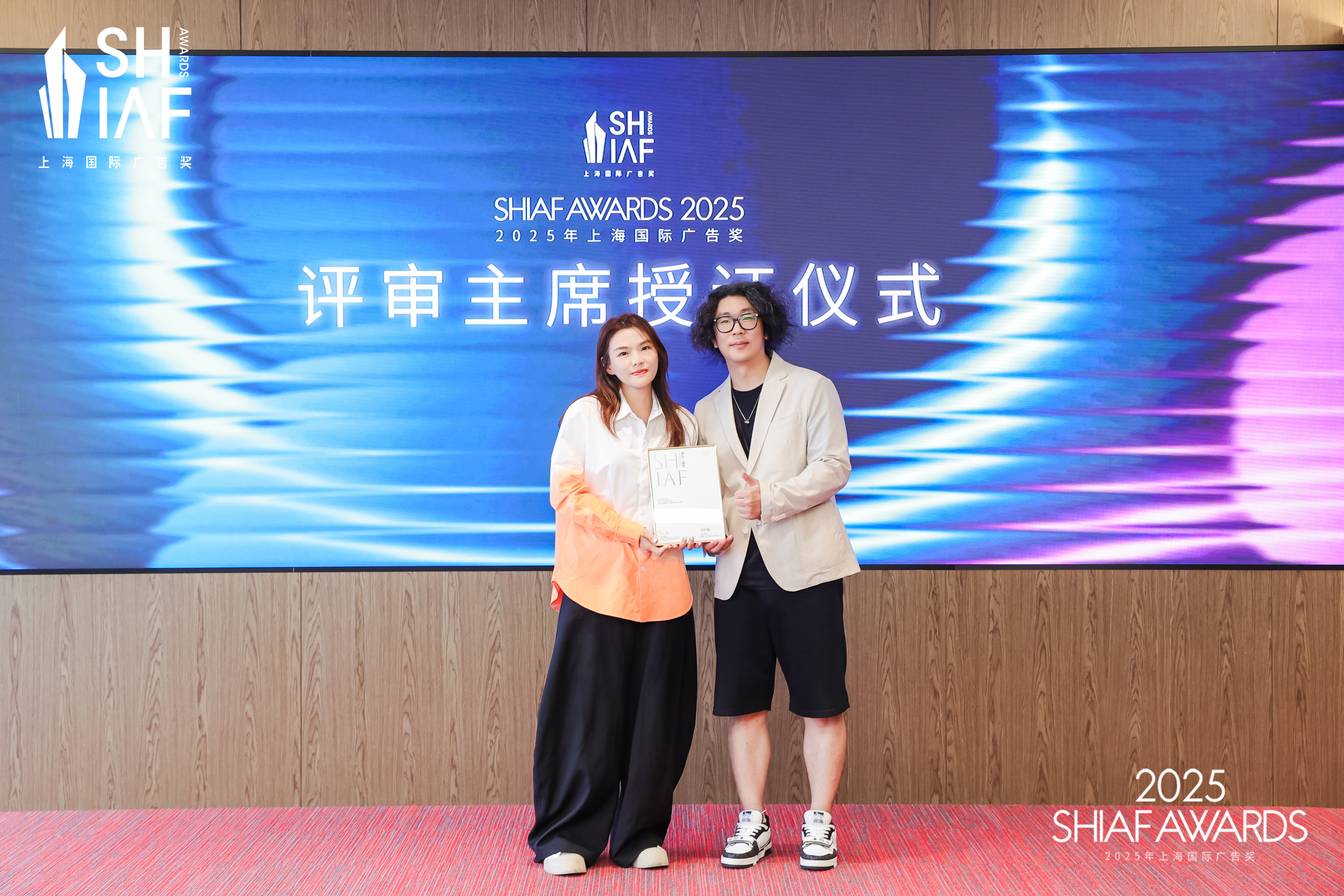 2025上海国际广告奖评审团各组主席授证
创意组：TOPic 创始人李雪