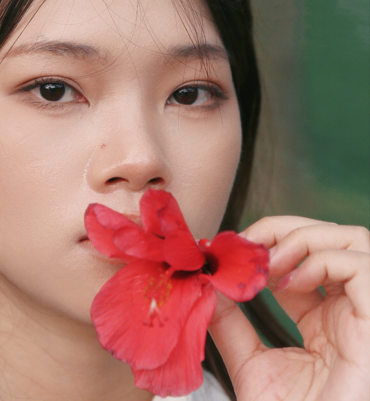 她终将拨开云雾 向着自由奔去